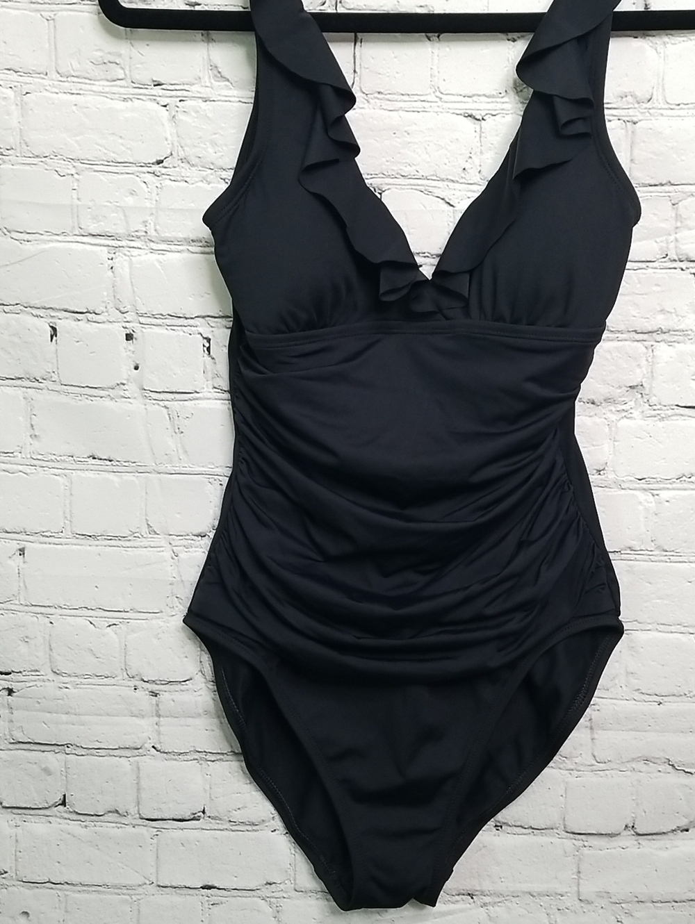 Chaps womens Swimsuit size 8 black w/ ruffles to shoulder straps w/roushing  EUC